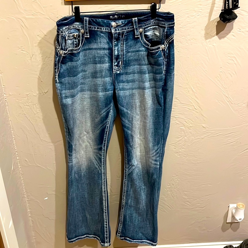 Brand New Women’s Miss Me Curvy Flare Jeans Size 33